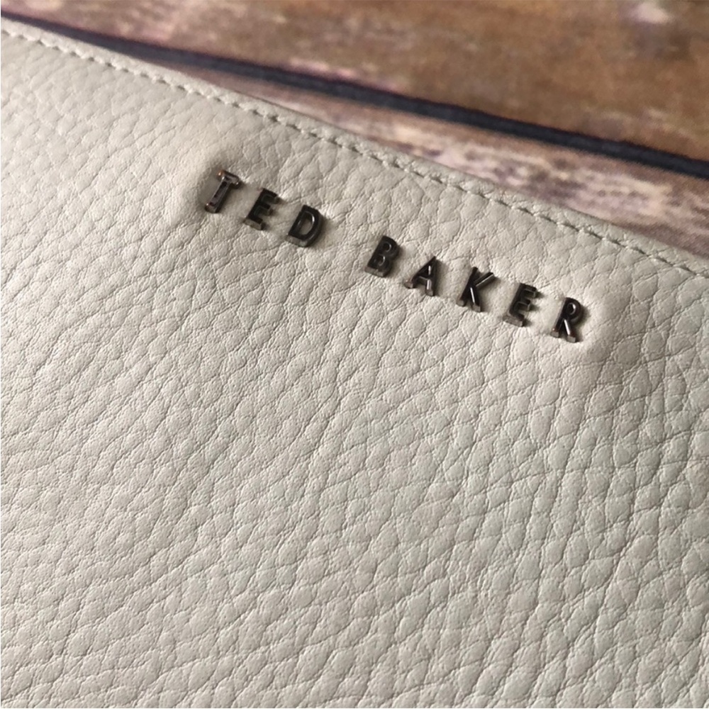 Ted Baker Mint Green Leather Travel Wallet - Picture 2 of 6